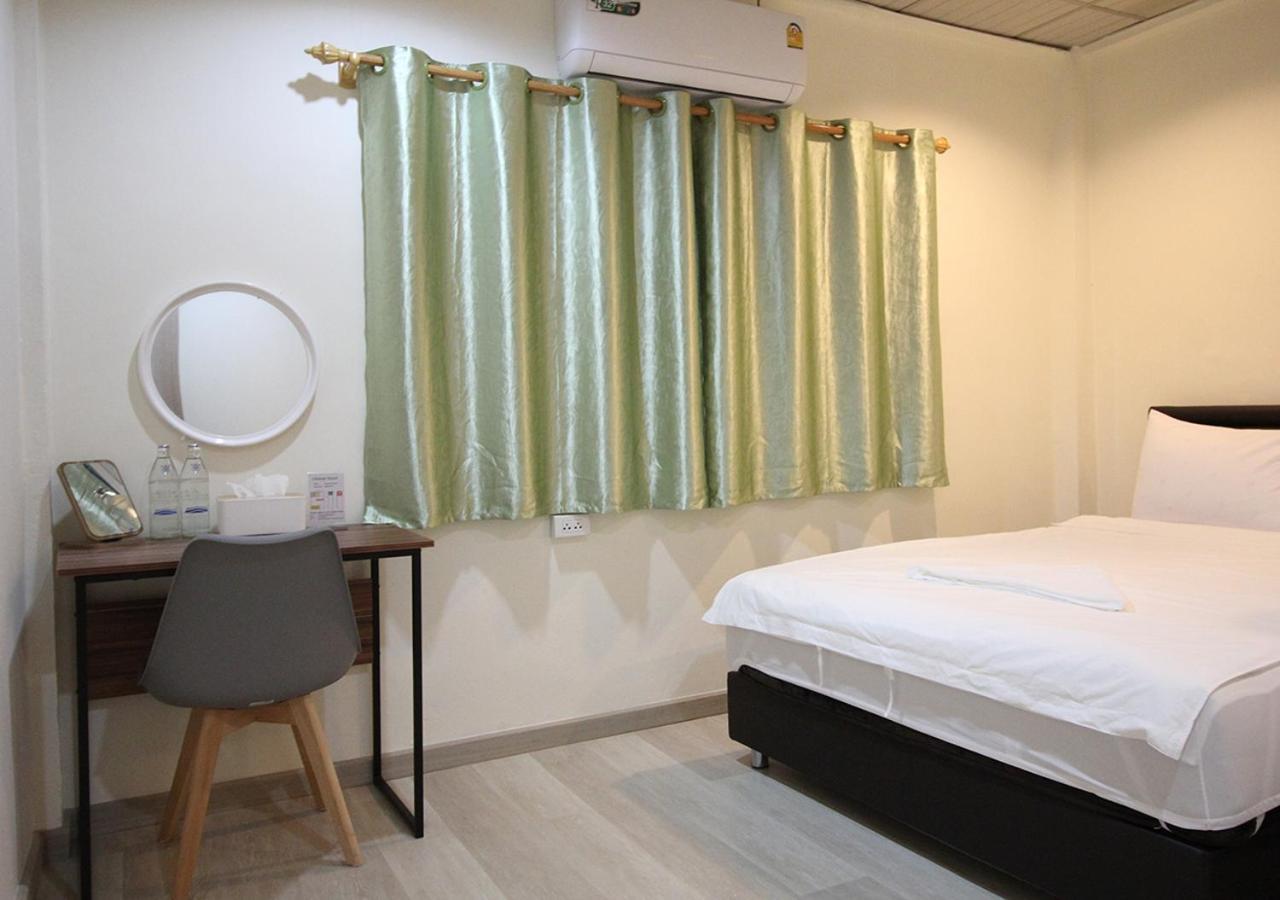 Chaiwat Hostel Bangkok Exterior photo