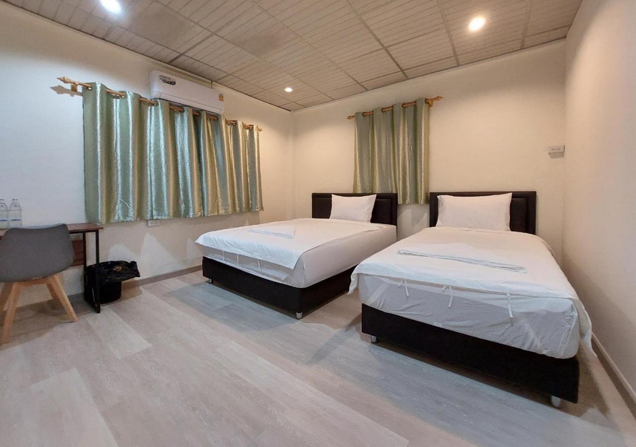 Chaiwat Hostel Bangkok Exterior photo